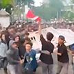 Тысячи жителей Индонезии вышли на митинги из-за роста цен на топливо