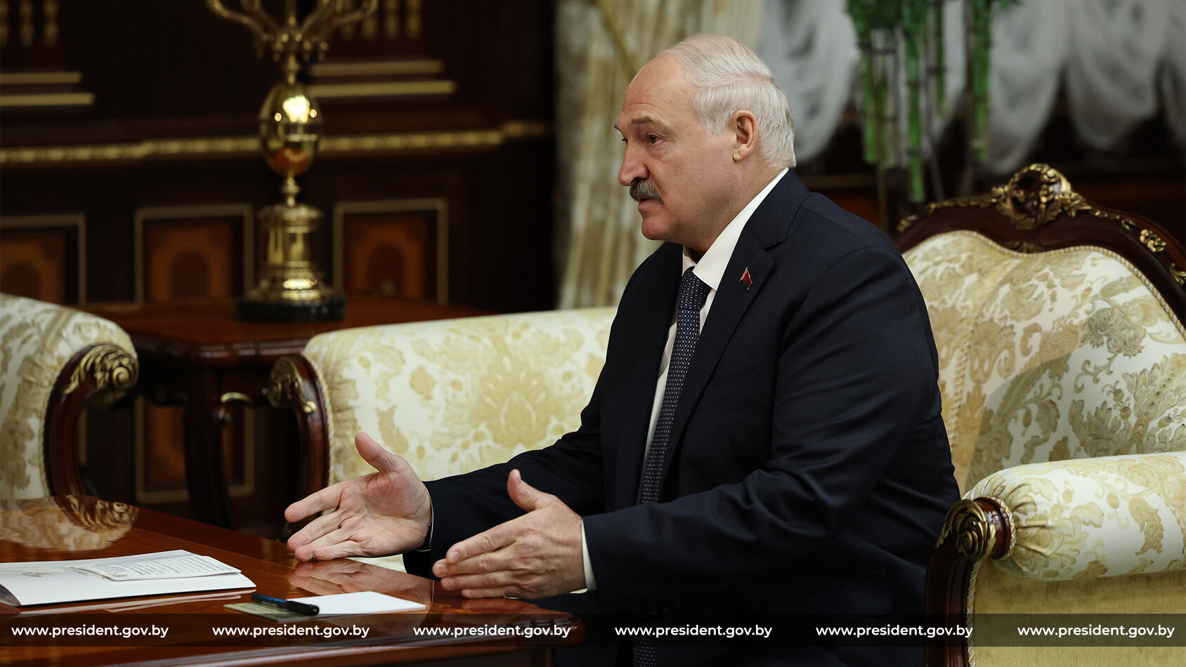 Лукашенко встретился с министром обороны России