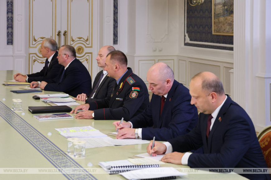 Лукашенко собрал совещание по вопросам лицензирования отдельных видов деятельности