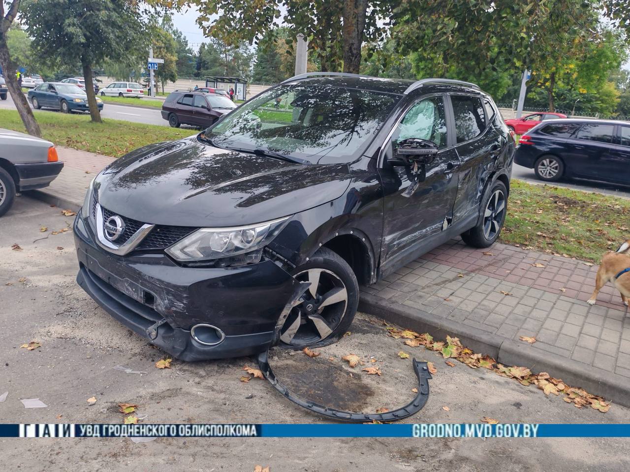 В Гродно на улице Болдина столкнулись три авто – Toyota перевернулась, водитель в больнице