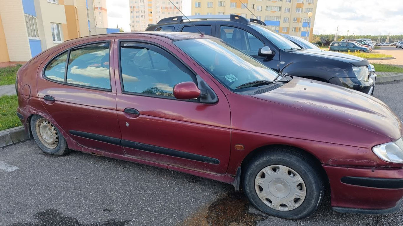 Если в авто выбиты стекла, нет колес или они спущены, отсутствуют элементы кузова, есть повреждения, из-за которых участие транспорта в дорожном движении запрещено, это автохлам