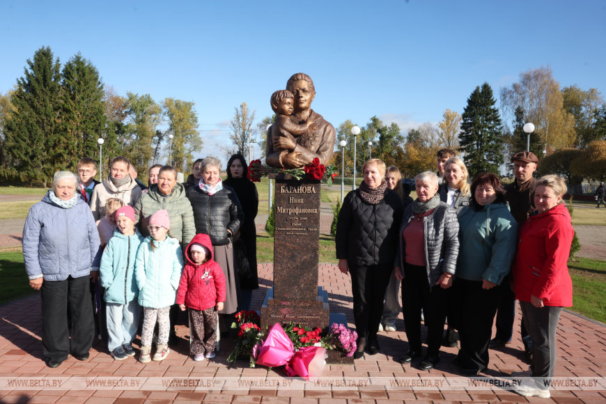 В Городце открыли памятник Нине Барановой присутствовали дети героини